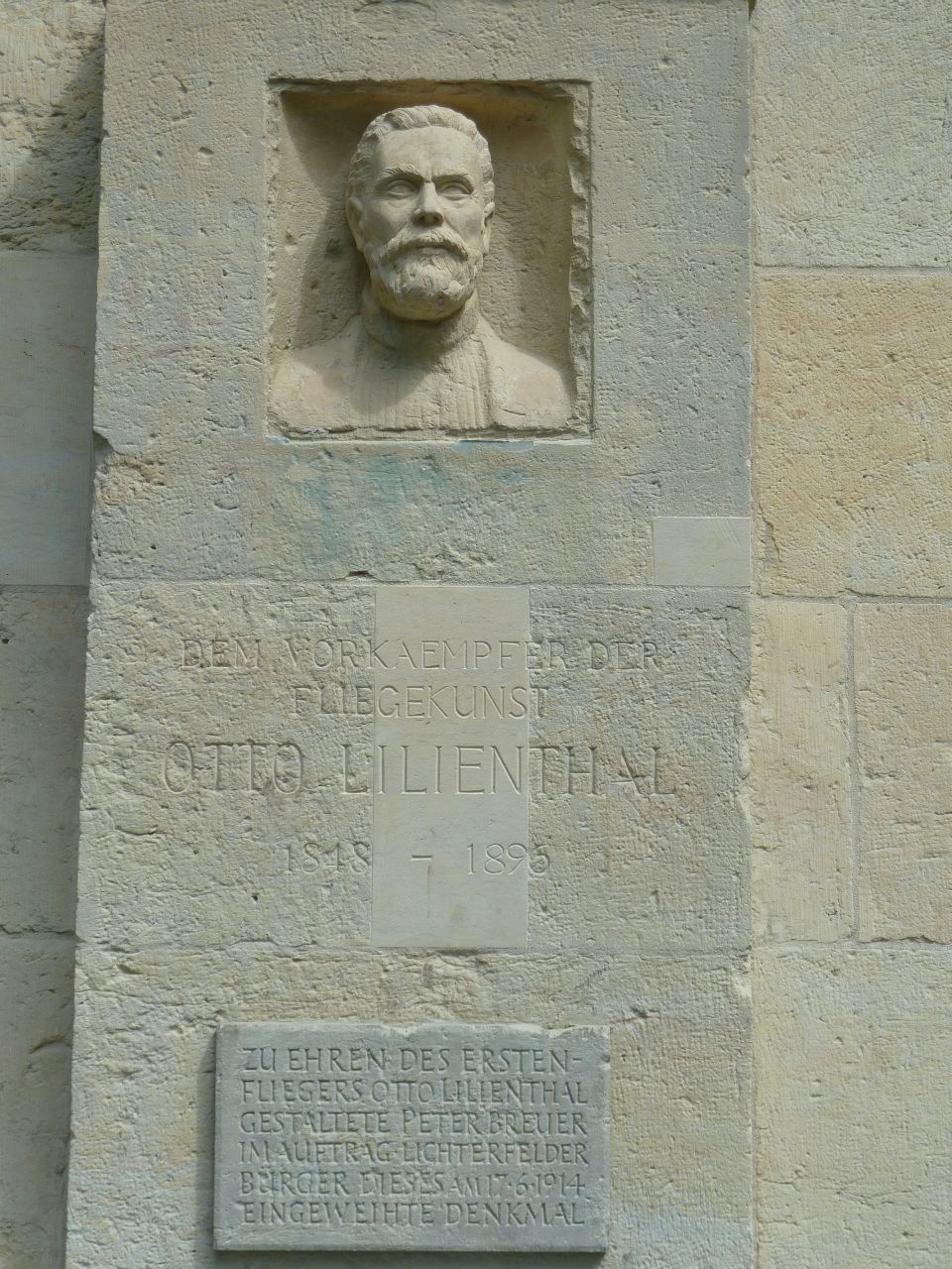 Denkmal für 'Otto Lilienthal' im Bäkepark in 'Berlin-Lichterfelde Ost'