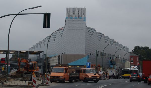 Einkaufszentrum LIO im Bau, kurz vor der Fertigstellung