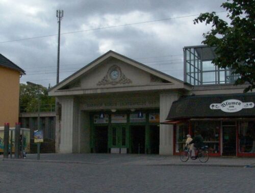 Bahnhof 'Berlin-Lichterfelde Ost', von der Lankwitzer Straße aus gesehen, 2006