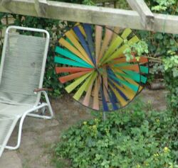 Windrad als Windspiel im Garten Windrad als Windspiel im Garten